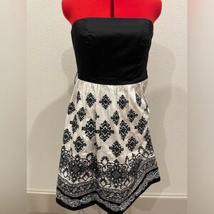 White House Black Market Strapless Embroidered Dress